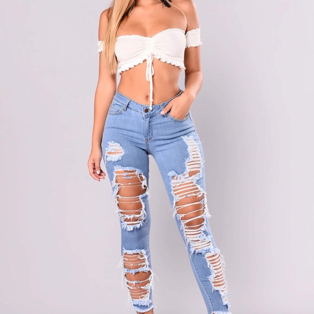 FN Cassy Distressed Jeans: Light
